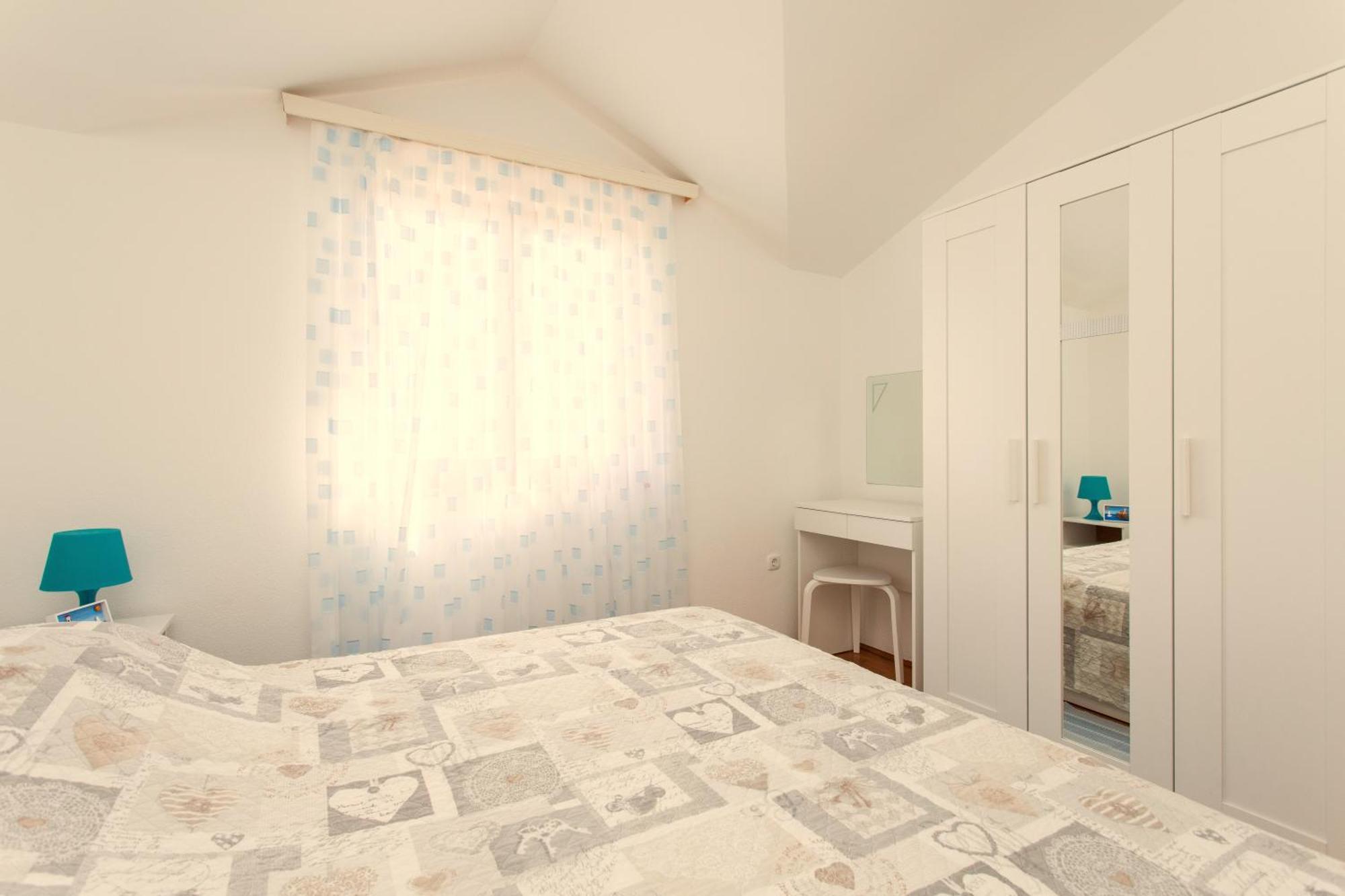 Holiday House Nena With Pool Винишче Экстерьер фото