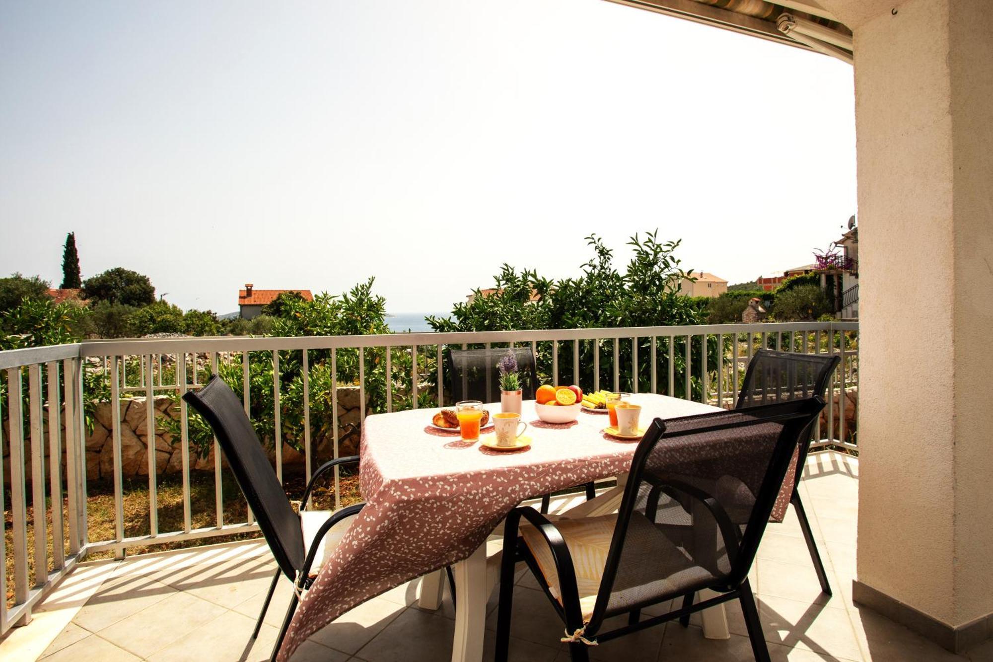Holiday House Nena With Pool Винишче Экстерьер фото