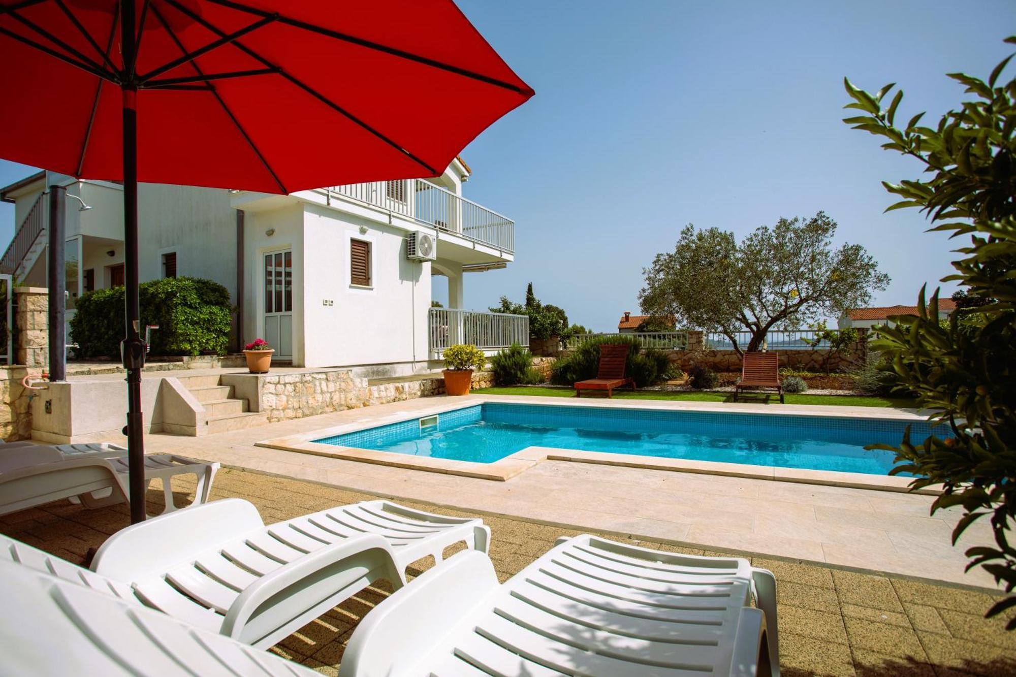 Holiday House Nena With Pool Винишче Экстерьер фото