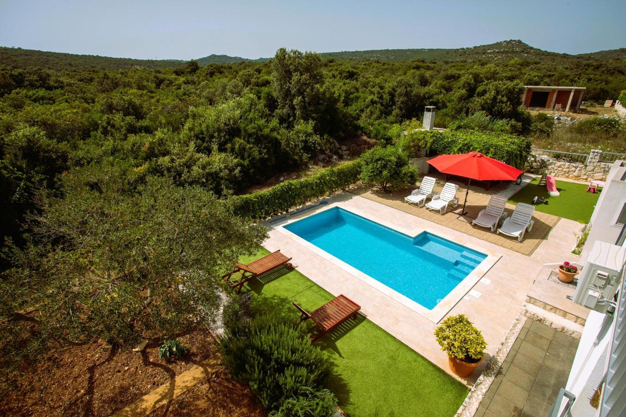 Holiday House Nena With Pool Винишче Экстерьер фото