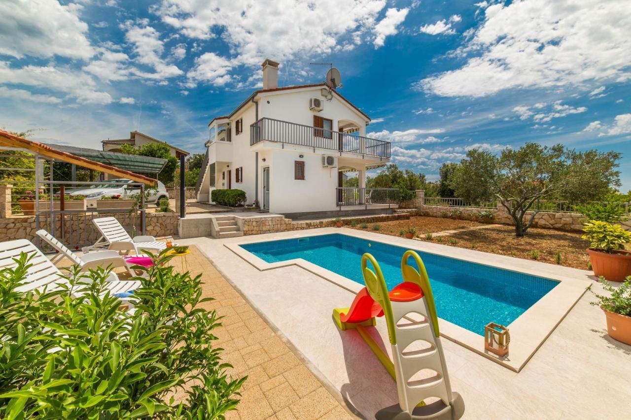 Holiday House Nena With Pool Винишче Экстерьер фото