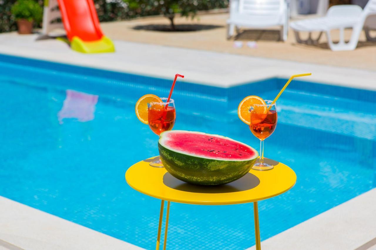 Holiday House Nena With Pool Винишче Экстерьер фото