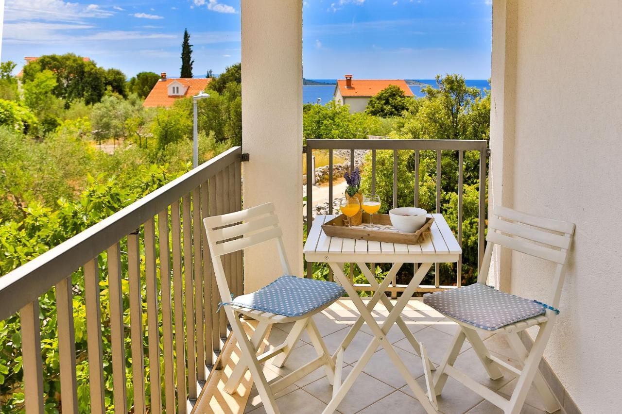 Holiday House Nena With Pool Винишче Экстерьер фото
